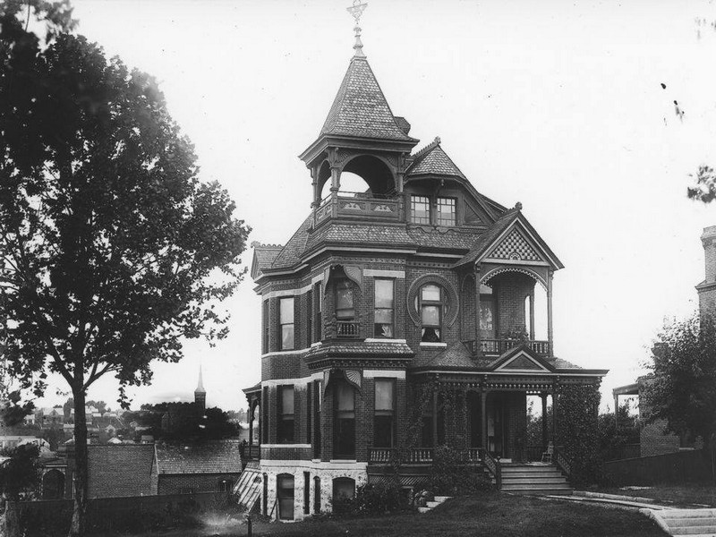 A.C. Davison House, 103 W. McCarty St.