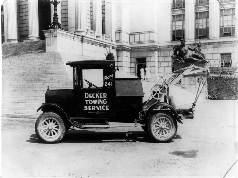 Decker Towing Service at Missouri State Capitol